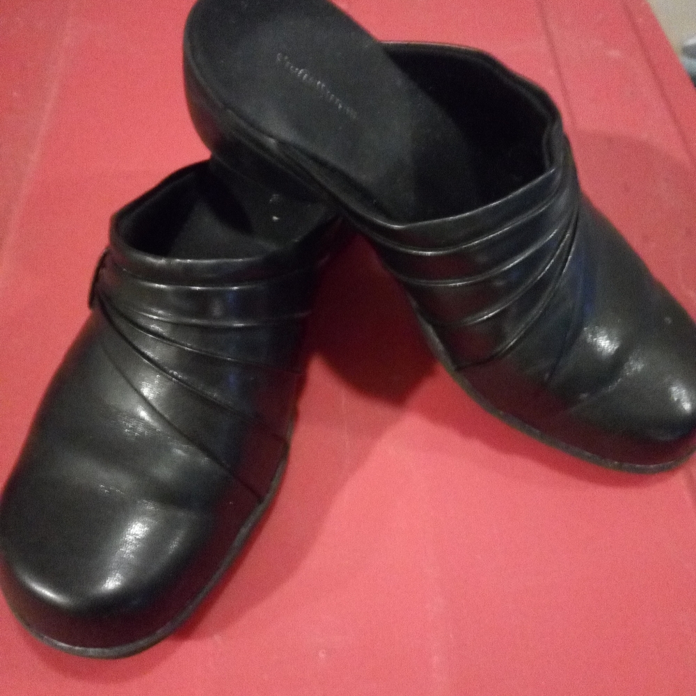 107-7) Croft and Barrow womens shoes